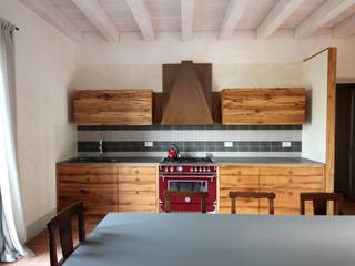 Old Oak Kitchen, Falegnameria Ferrari Falegnameria Ferrari ห้องครัว ไม้จริง Multicolored