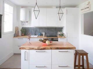 homify Classic style kitchen Wood White