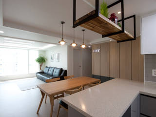 편안한 스타일 아파트 , 디자인투플라이 디자인투플라이 Modern dining room