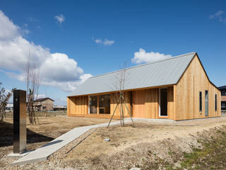 House in Inuyama, hm+architects 一級建築士事務所 hm+architects 一級建築士事務所 Ausgefallene Häuser Holz Holznachbildung