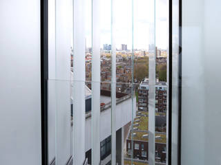 Keeling House, IQ Glass UK IQ Glass UK Cửa sổ & cửa ra vào phong cách hiện đại
