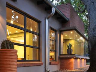 Oak Tree Studio, Bloemfontein, Reinier Brönn Architects & Associates Reinier Brönn Architects & Associates Casas industriais