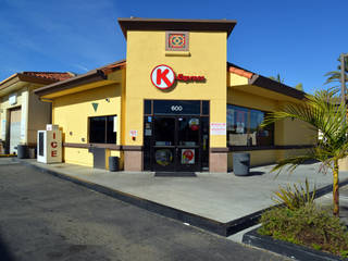 76 GasStation Circle Placentia, Erika Winters Design Erika Winters Design Commercial spaces