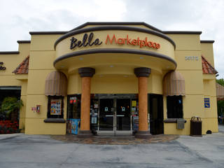 76 Gas Station La Paz Bella Market Place, Erika Winters Design Erika Winters Design Commercial spaces