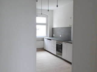 Wohnung in Berlin Prenzlauer Berg, BvdM Architekten BvdM Architekten ミニマルデザインの キッチン