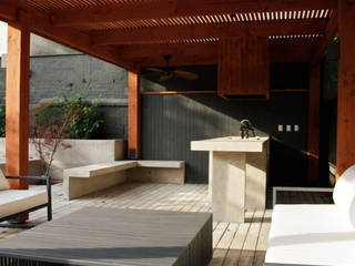 CASA LZ., ESTUDIO BASE ARQUITECTOS ESTUDIO BASE ARQUITECTOS Mediterranean style balcony, veranda & terrace Concrete Grey