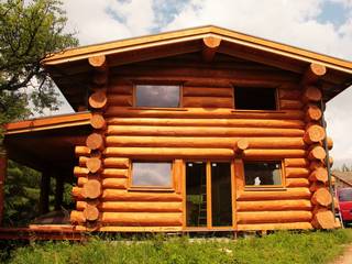 Dom z bali z zielonym dachem, Organica Design & Build Organica Design & Build منازل خشب Brown