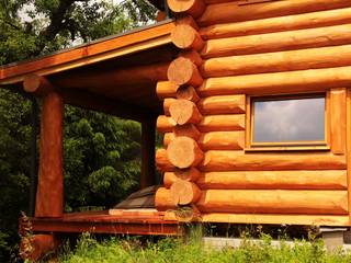 Dom z bali z zielonym dachem, Organica Design & Build Organica Design & Build Rustikale Häuser Holz Braun