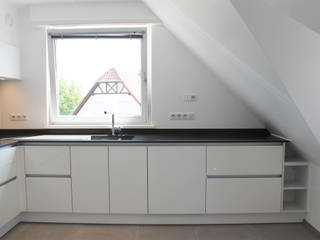 APPARTEMENT A STRASBOURG, Agence ADI-HOME Agence ADI-HOME Nhà bếp phong cách hiện đại Gỗ-nhựa composite