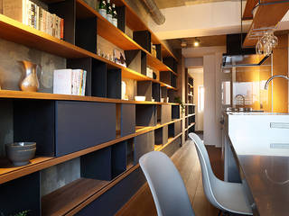 本に囲まれて暮らす家, SWITCH&Co. SWITCH&Co. Eclectic style dining room