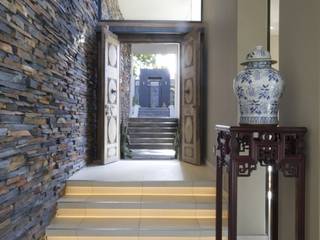 Let The Light In, Spiro Couyadis Architects Spiro Couyadis Architects Modern corridor, hallway & stairs