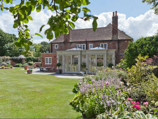 Orangery with Gothic Detailing, Vale Garden Houses Vale Garden Houses 클래식스타일 온실 우드 우드 그레인