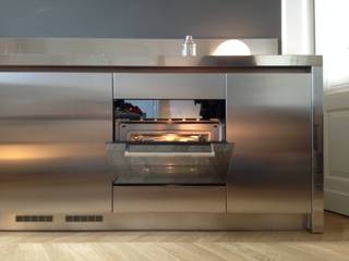 Cucina d'acciaio "in purezza" sui Navigli a Milano, SteellArt SteellArt Minimalistische Küchen
