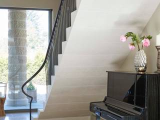 Complementary Stairs in Glasgow New Build, Bisca Staircases Bisca Staircases Classic style corridor, hallway and stairs