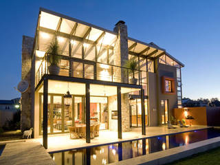 AT WATER'S EDGE, Spiro Couyadis Architects Spiro Couyadis Architects Casas modernas: Ideas, imágenes y decoración
