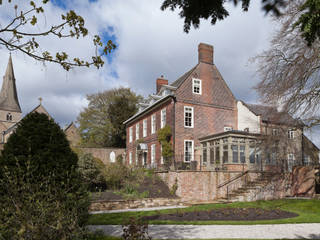 Spacious Orangery For An Old Rectory, Vale Garden Houses Vale Garden Houses بيت زجاجي خشب Wood effect