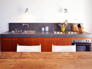 Casa al Mare, Triade Architettura Triade Architettura Cocinas de estilo moderno Madera Acabado en madera