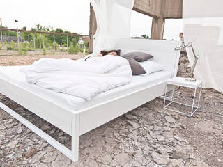 LOFT VINTAGE INDUSTRIAL BED / BETT - WHITE, N51E12 - design & manufacture N51E12 - design & manufacture Industriale Schlafzimmer Holz