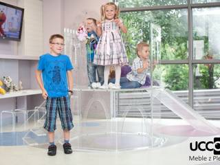 Zamek z akrylu UCCOI® jako unikatowe miejsce zabaw dla dzieci, UCCOI® producent mebli i dekoracji z plexi UCCOI® producent mebli i dekoracji z plexi Modern nursery/kids room Glass