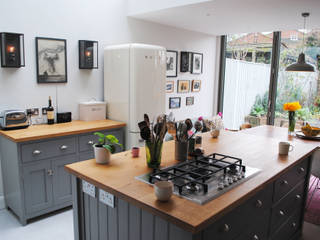 Railway Cottage Extension in Ealing, London, Absolute Project Management Absolute Project Management Modern style kitchen