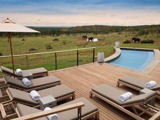 Mhondoro, een Lodge in Zuid-Afrika, All-In Living All-In Living Piscinas modernas