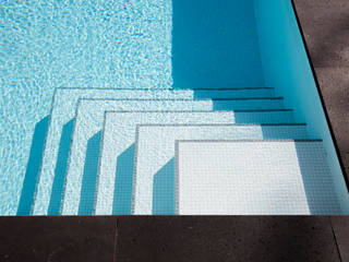 2 Jahre Planung und ein tolles Ergebnis, Hesselbach GmbH Hesselbach GmbH Modern Pool Tiles White