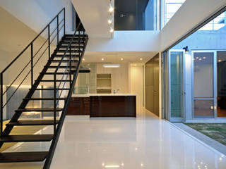 ITRSK-HOUSE, 門一級建築士事務所 門一級建築士事務所 Modern corridor, hallway & stairs Iron/Steel Black