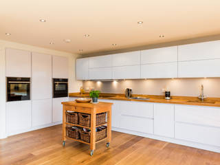 Nobilia project 2 Focus 20mm lacquered door in gloss white with continuous handle rail, Eco German Kitchens Eco German Kitchens Modern kitchen MDF