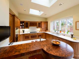 Walnut Curved Kitchen with White Corian Worktops, George Bond Interior Design George Bond Interior Design Kitchen