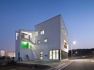 DOUBLE HOUSE, ON ARCHITECTURE INC. ON ARCHITECTURE INC. Asian style houses