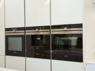 Nobilia Project 11 Gloss lacquer in white with continuous handle rail , Eco German Kitchens Eco German Kitchens Moderne Küchen MDF Weiß