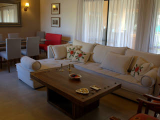 SANTA FE STYLE CON TINTES MODERNOS, VETA & DISEÑO VETA & DISEÑO Ausgefallene Wohnzimmer Massivholz Beige