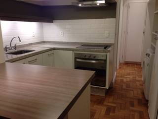 Cozinha em Studio de 29m2, Ronald Ingber Arquitetura Ronald Ingber Arquitetura Kitchen Wood Wood effect