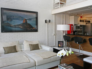 Loft Contemporâneo - Morumbi, Célia Orlandi por Ato em Arte Célia Orlandi por Ato em Arte Industrial style living room