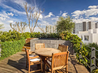 Casa CSF, Lopez Duplan Arquitectos Lopez Duplan Arquitectos Classic style balcony, veranda & terrace