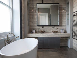 Master Bathroom - Belsize Park Roselind Wilson Design 모던스타일 욕실 dream bathroom,industrial-look bathroom,natural stone,vintage brass taps,grey limestone storage,vanity focal point,vanity focal point