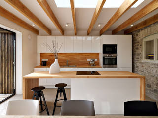 Miner's Cottage I, design storey design storey オリジナルデザインの キッチン