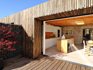 Miner's Cottage I, design storey design storey 에클레틱 발코니, 베란다 & 테라스