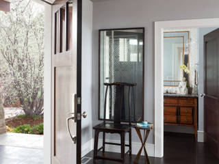 Elegant Modern and Timeless, Andrea Schumacher Interiors Andrea Schumacher Interiors Classic corridor, hallway & stairs