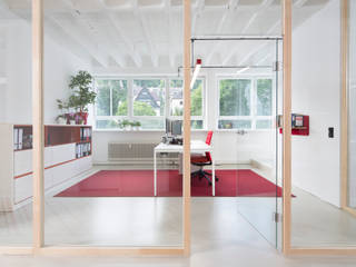 Reuter/Hald+Partner, mori mori Estudios y oficinas minimalistas Madera Acabado en madera