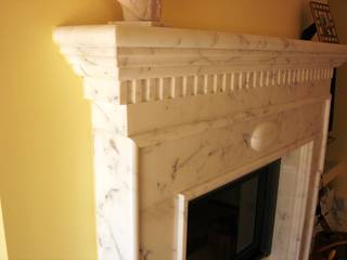 Rivestimento Camino in Bianco Statuario, D.F.G. Marmi Srl D.F.G. Marmi Srl Living room Marble