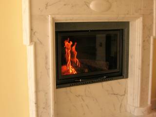 Rivestimento Camino in Bianco Statuario, D.F.G. Marmi Srl D.F.G. Marmi Srl Living room Marble