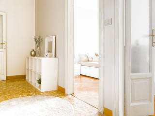 Muguet e Jasmin, Francesca Greco - HOME|Philosophy Francesca Greco - HOME|Philosophy Classic style corridor, hallway and stairs