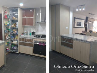 Cocina Integral Beige y Gris, Cocinas Integrales Olmedo Ortiz Sierra Cocinas Integrales Olmedo Ortiz Sierra モダンな キッチン 合板（チップボード）