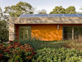 ORLEANS MODERN GREEN HOME, ZeroEnergy Design ZeroEnergy Design Moderne Häuser Orange