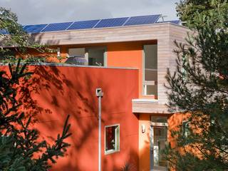 ORLEANS MODERN GREEN HOME, ZeroEnergy Design ZeroEnergy Design Modern houses Red