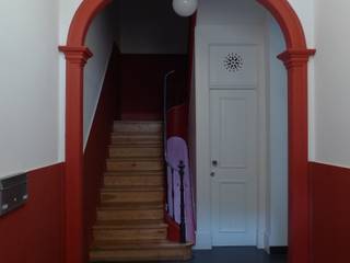 Alcantara Red Houses, Lisbon 2013, QFProjectbuilding, Unipessoal Lda QFProjectbuilding, Unipessoal Lda Couloir, entrée, escaliers classiques