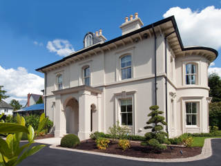 Elegantly proportioned city house with stucco finish settles into plot in conservation area, Des Ewing Residential Architects Des Ewing Residential Architects Casas clássicas