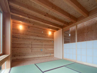 神戸町の家, FrameWork設計事務所 FrameWork設計事務所 ラスティックな 多目的室