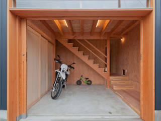 神戸町の家, FrameWork設計事務所 FrameWork設計事務所 Rustic style corridor, hallway & stairs